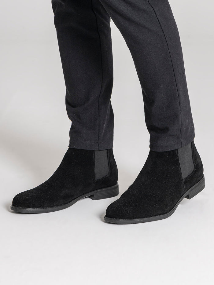 sneakers / Black Smart Boots