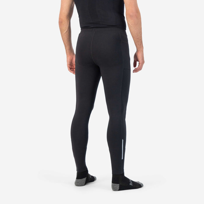 Rogelli Essential lange hardloopbroek heren zwart gedragen achterkant.