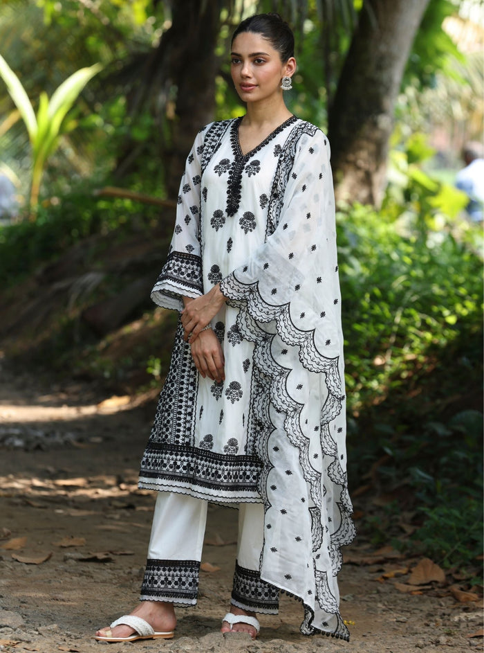 Mulmul Organza Tisya White Dupatta