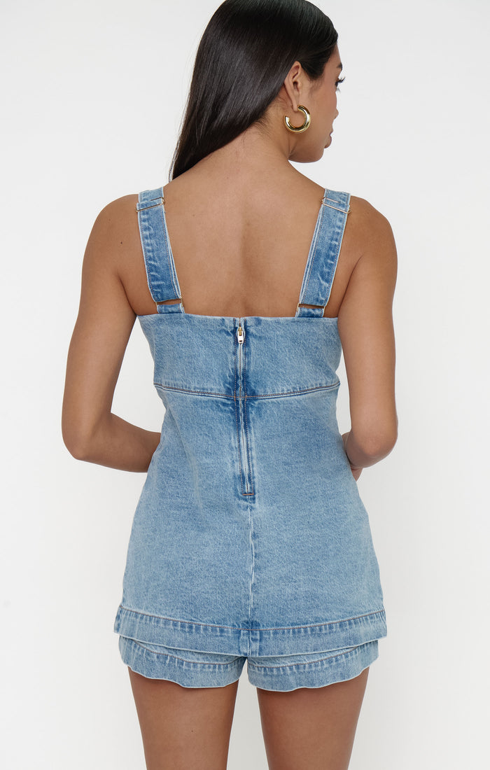 badge_model-wears-size-s