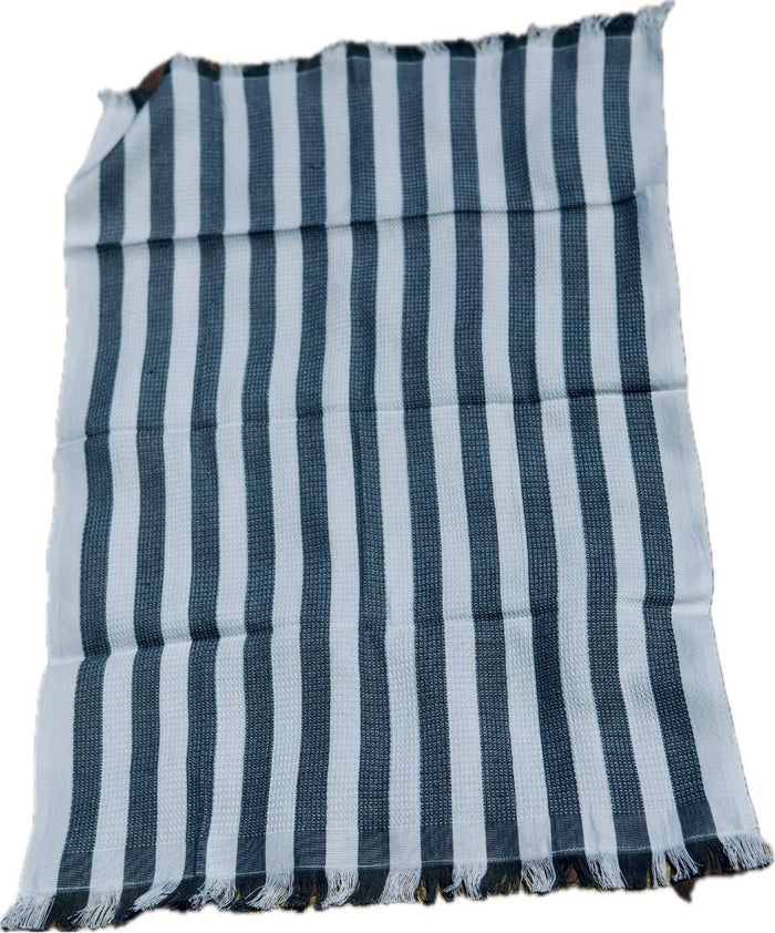 grey and white stripes / 75cm x 50cm