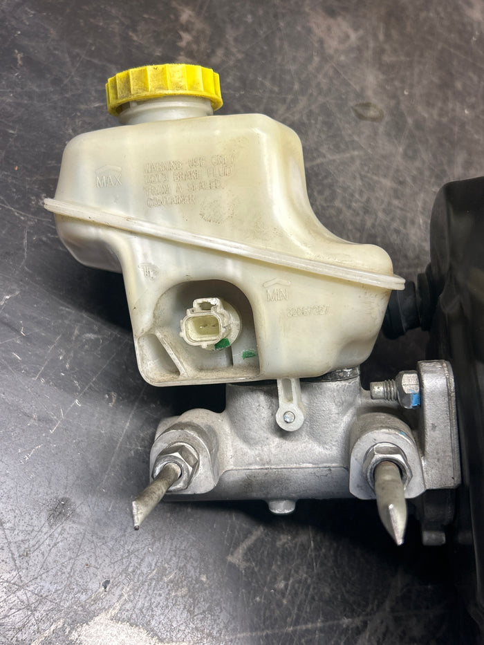 2005-2007 Chrysler 300 Charger Brake Booster Master Cylinder w/ Reservoir OEM