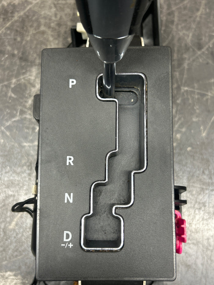 2005-2007 CHRYSLER 300C SRT8 AUTOMATIC TRANSMISSION GEAR SHIFTER SELECTOR OEM