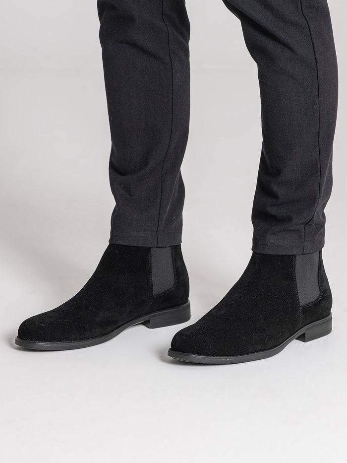 sneakers / Black Smart Boots