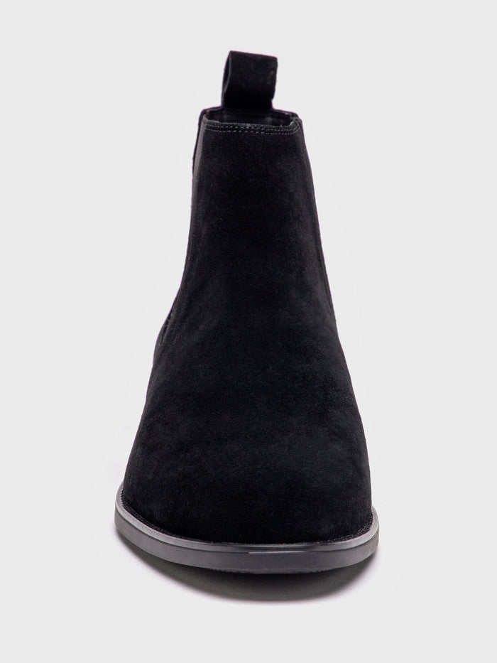 sneakers / Black Smart Boots