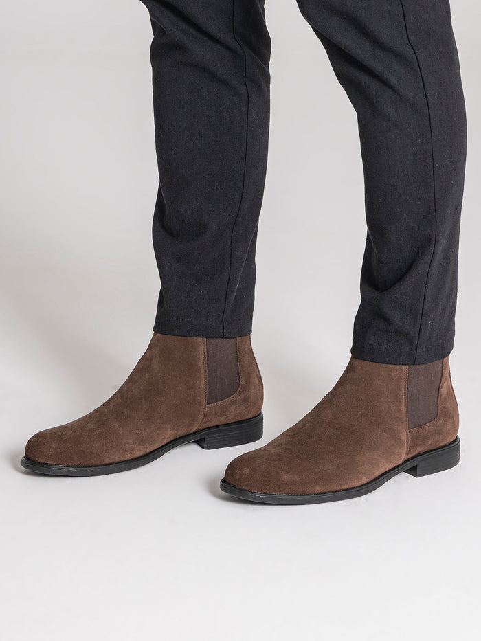 sneakers / Brown Smart Boots