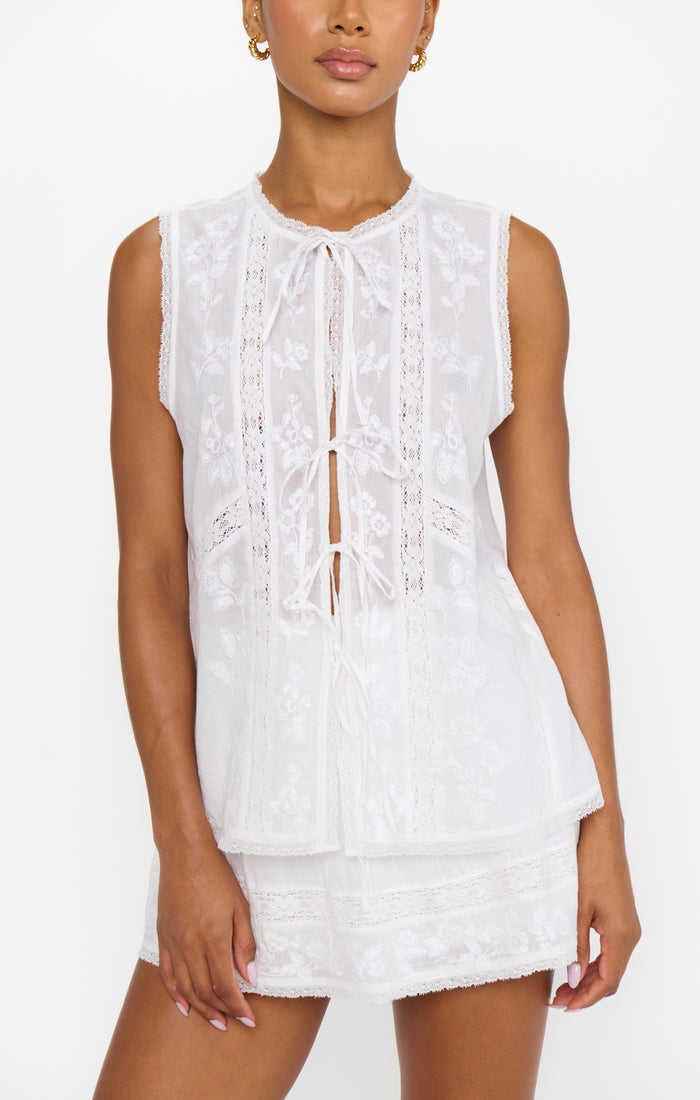 badge_model-wears-size-s