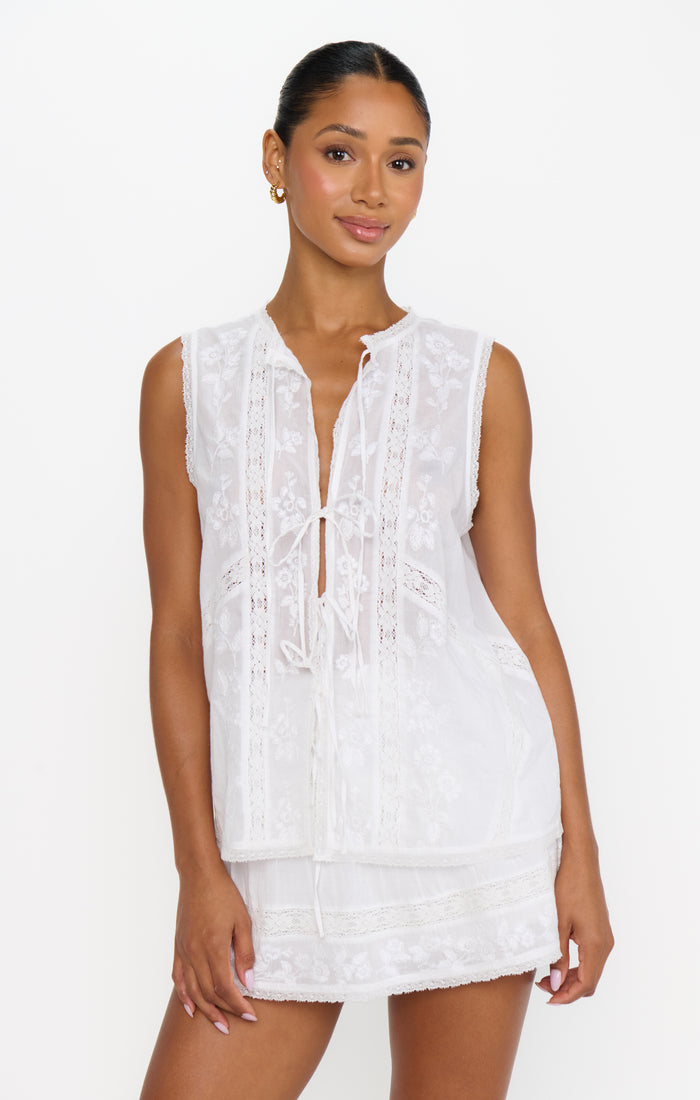 badge_model-wears-size-s