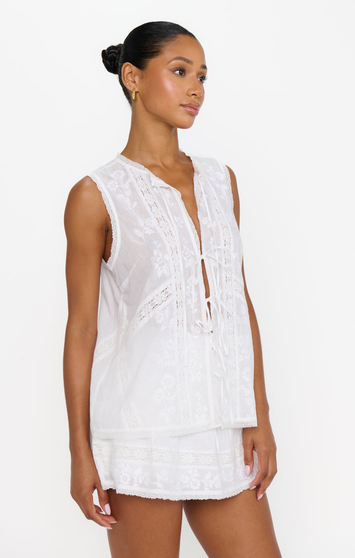 badge_model-wears-size-s