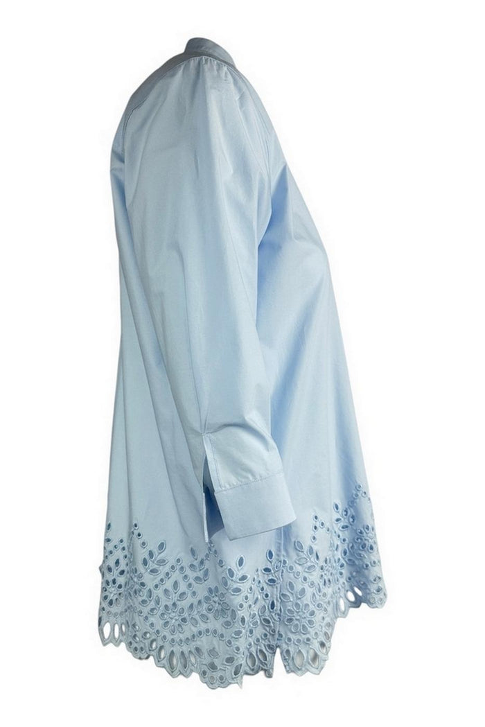 camicia donna con bordo in sangallo azzurra