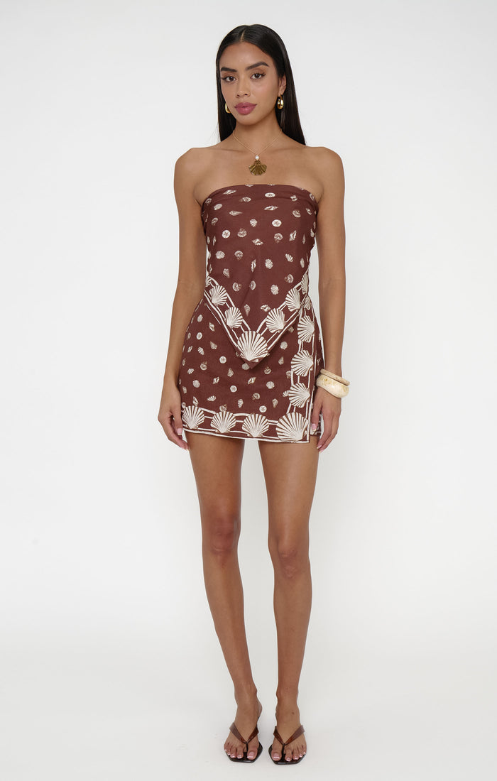 badge_model-wears-size-xs