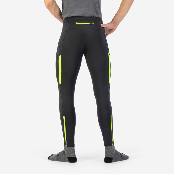 Rogelli Core lange gevoerde hardloopbroek heren zwart en geel gedragen achterkant.