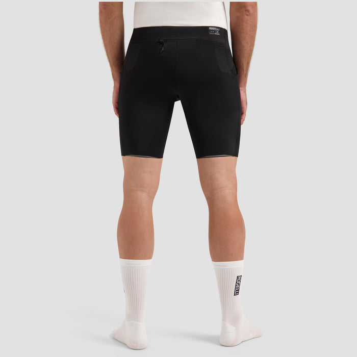 Rogelli Distance korte hardloopbroek strakke pasvorm heren zwart gedragen achterkant.