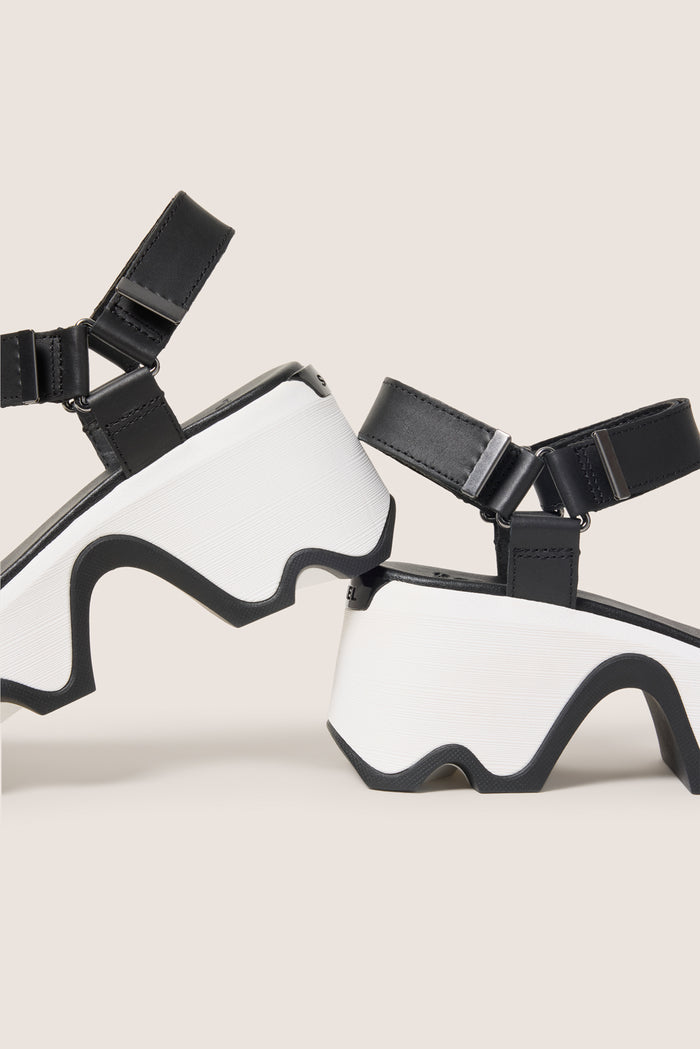 Kinetic Aura Y Strap Sandal