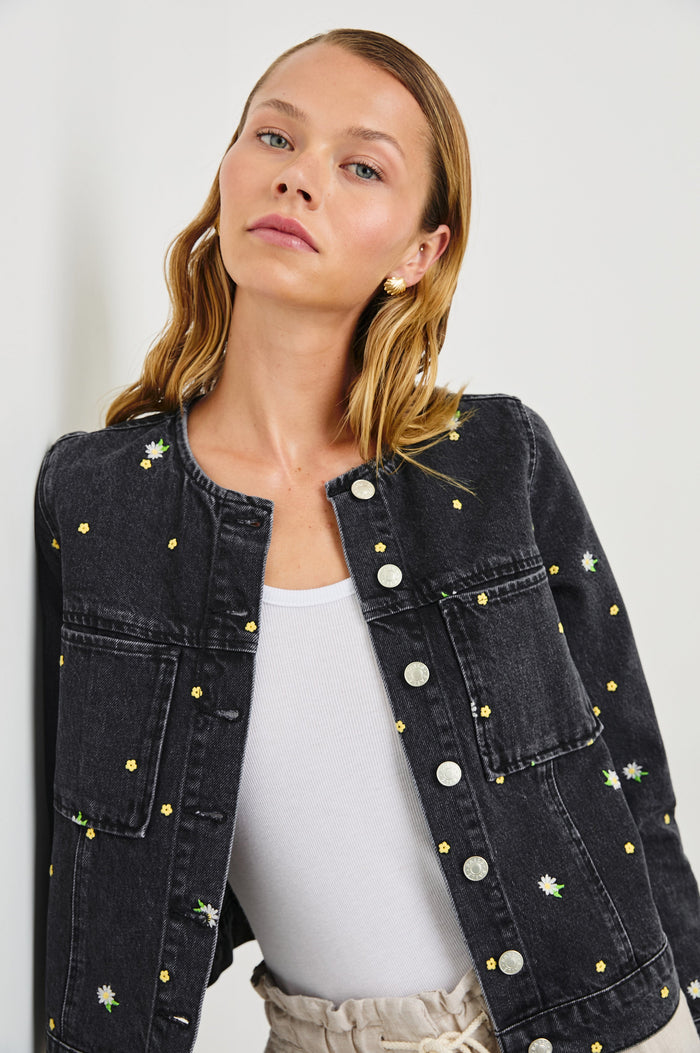 LIDO-ASH-BLACK-FLORAL-BUTTON AND POCKET DETAILS