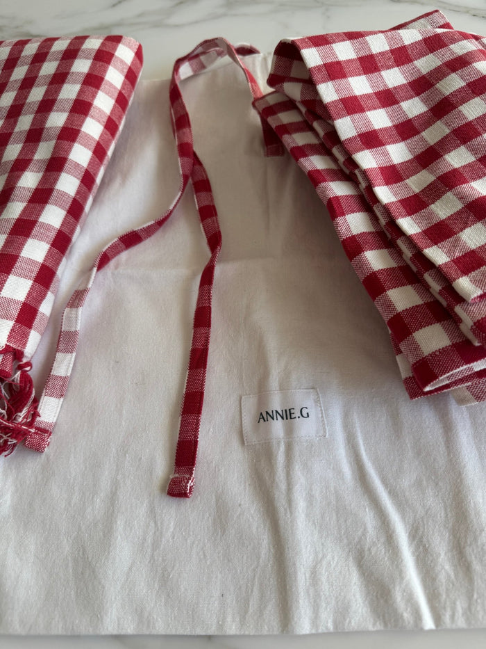 Red Gingham Cotton tablecloth, Napkin Set of 4, and storage bag on bench - ANNIE.G