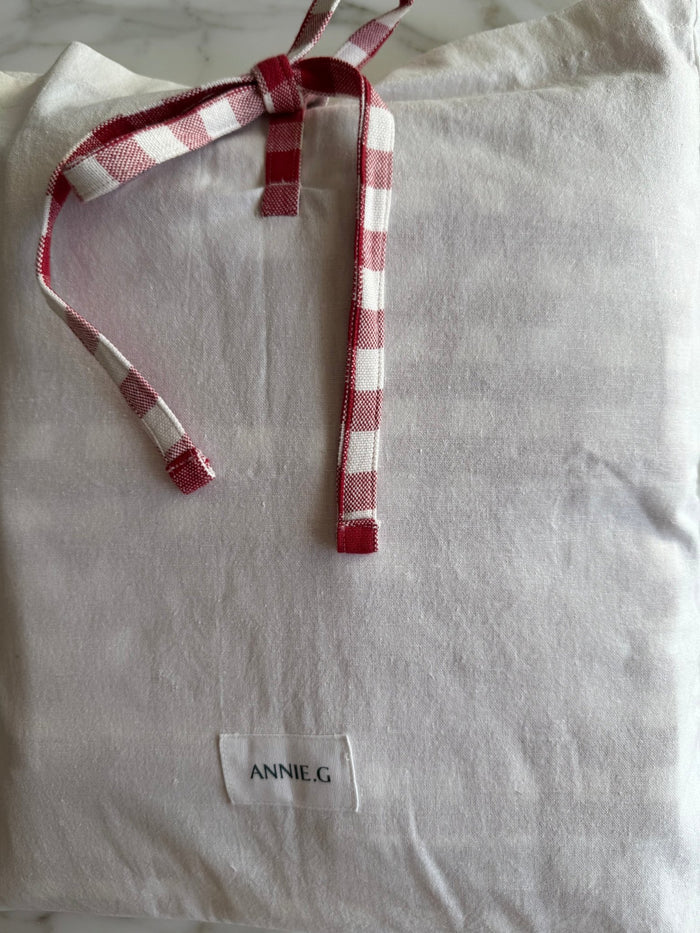 White storage bag with red gingham ties with Red Gingham Cotton tablecloth and Napkin Set of 4 inside - ANNIE.G