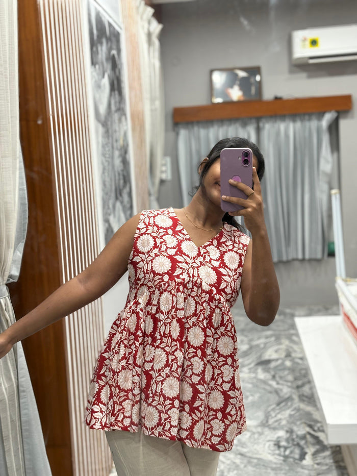 Red sleeveless Peplum Top