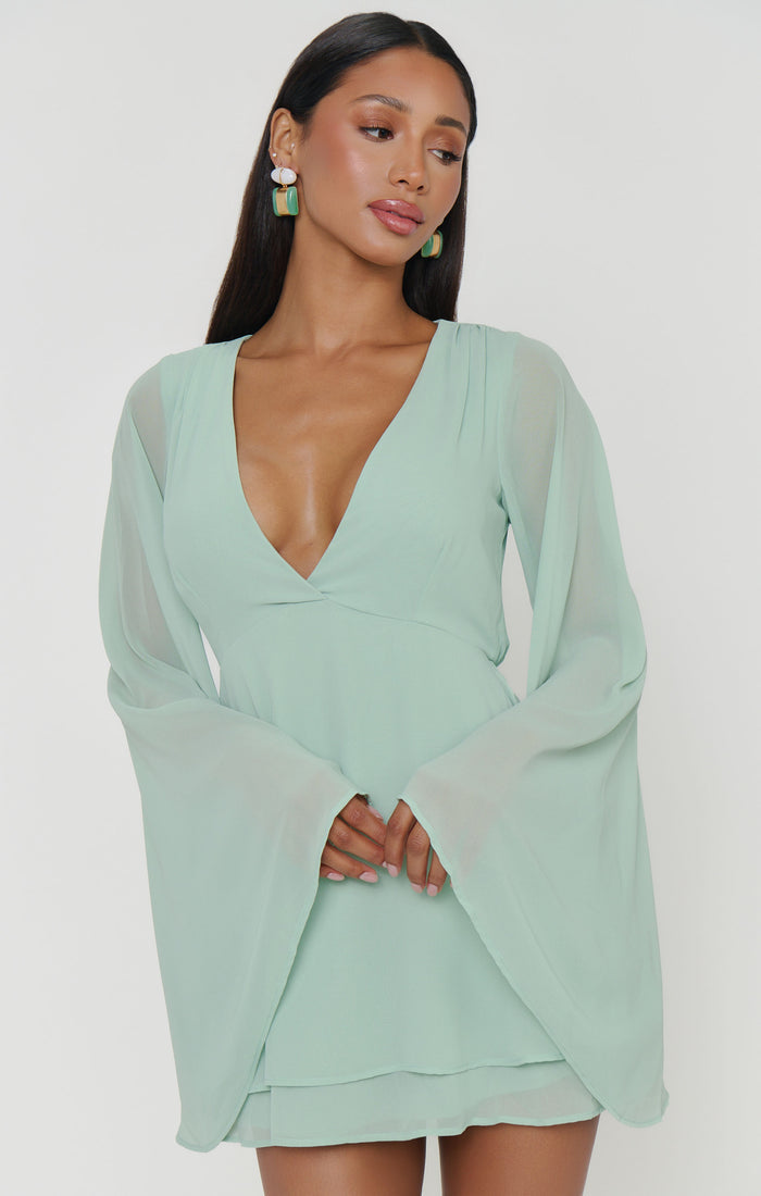 badge_model-wears-size-xs