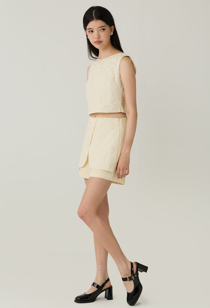 Scalloped Overlay Jacquard Sleeveless Top