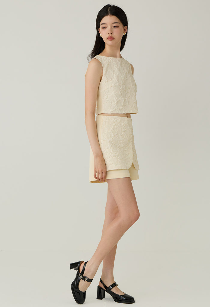 Scalloped Overlay Jacquard Sleeveless Top