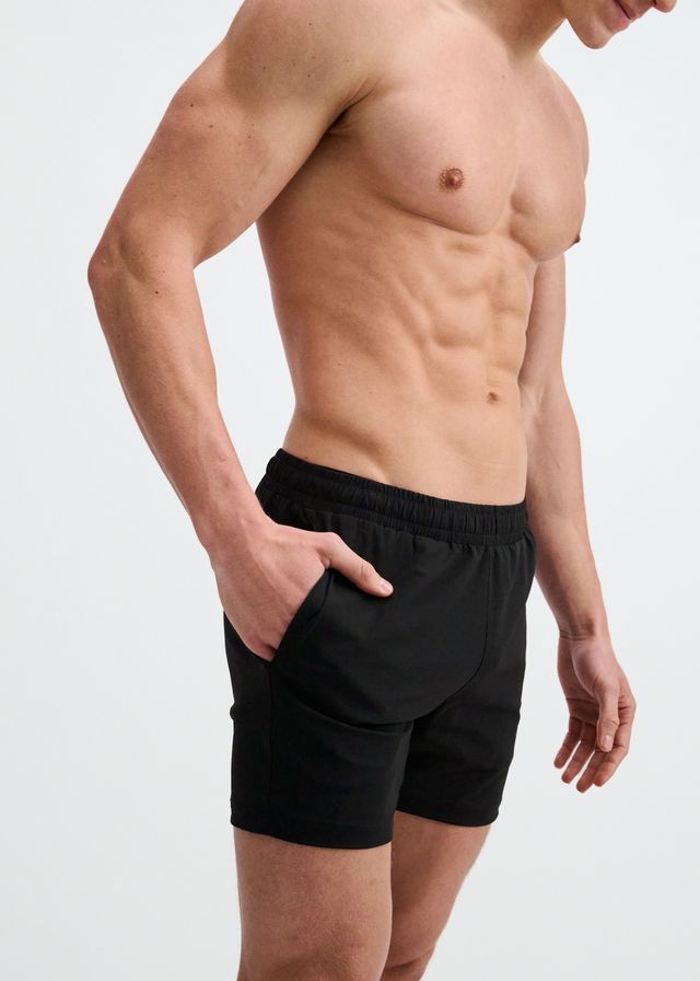TEXTURED MESH STRETCH PERFORMANCE SHORTS