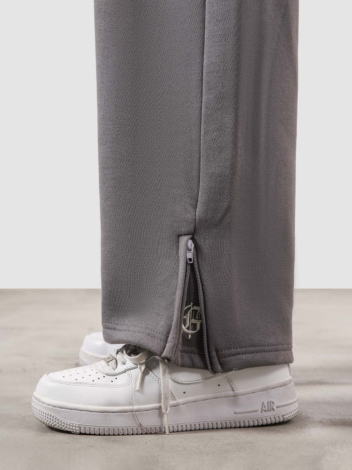 Utility Sweats granite grey female model front view relaxed fit Pakistan – GROOVY