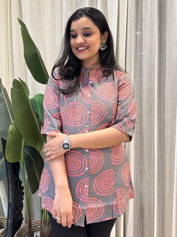 Weekend Rayon Short Kurta- Grey Pink Circles