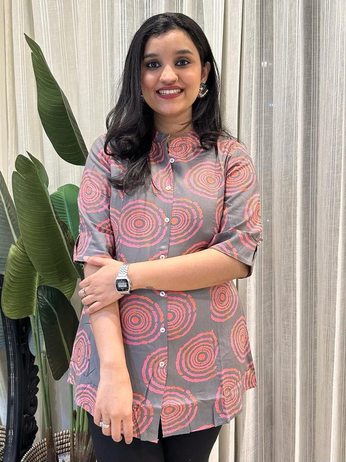 Weekend Rayon Short Kurta- Grey Pink Circles