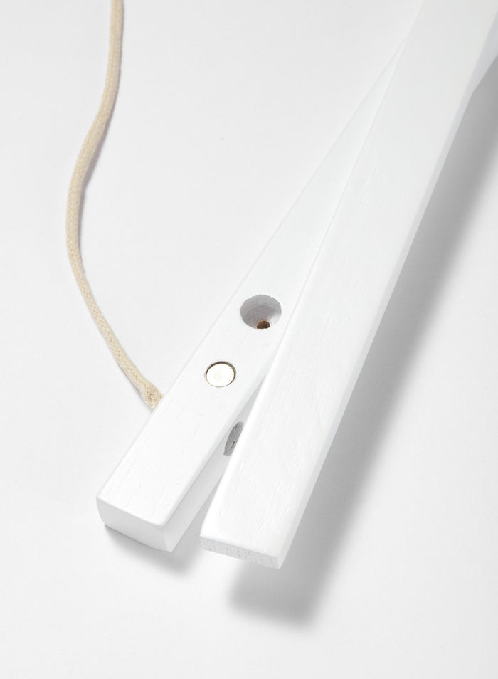 Scandinavian white oak poster wall hanger by Opposite Wall - Corner of the poster hanger - Size 20 inches
